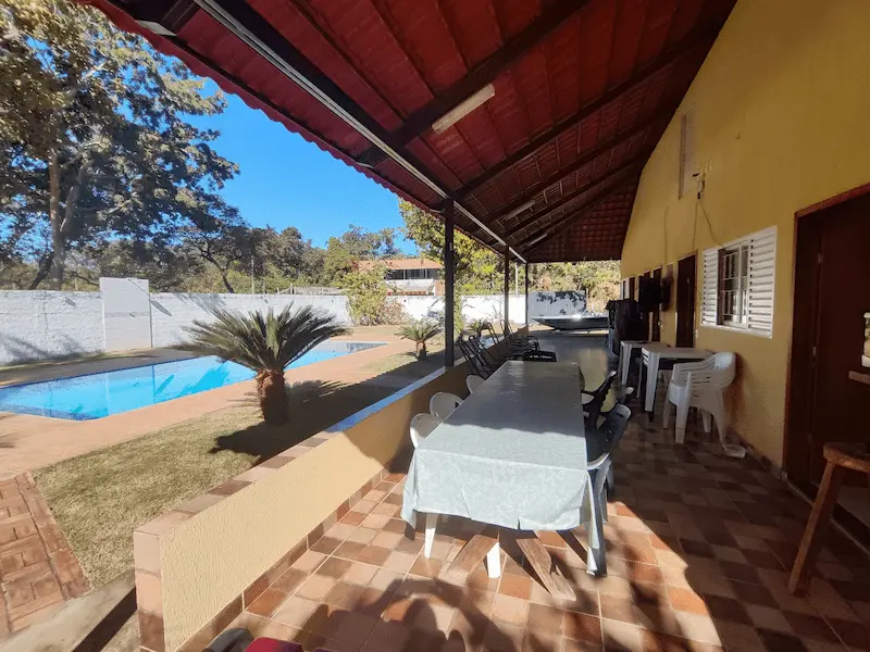 Varanda com vista para piscina